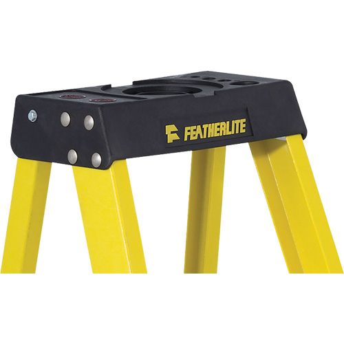 Industrial Heavy-Duty Stepladders (6400 Series), 4', Fibreglass, 300 lbs. Capacity, Type 1A Pryde Industrial Inc.