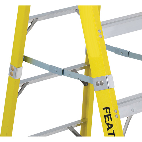 Industrial Heavy-Duty Stepladders (6400 Series), 4', Fibreglass, 300 lbs. Capacity, Type 1A Pryde Industrial Inc.