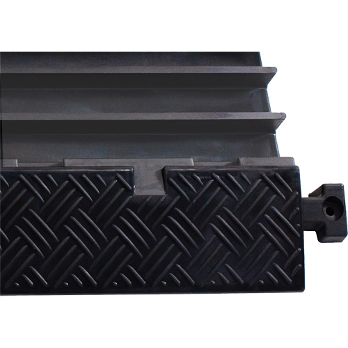 Protecteur de c&acirc;ble de s&eacute;rie moyenne Powerhouse, 5 canaux, 36" lo x 19,63" la x 2,25" h Pryde Industrial Inc.