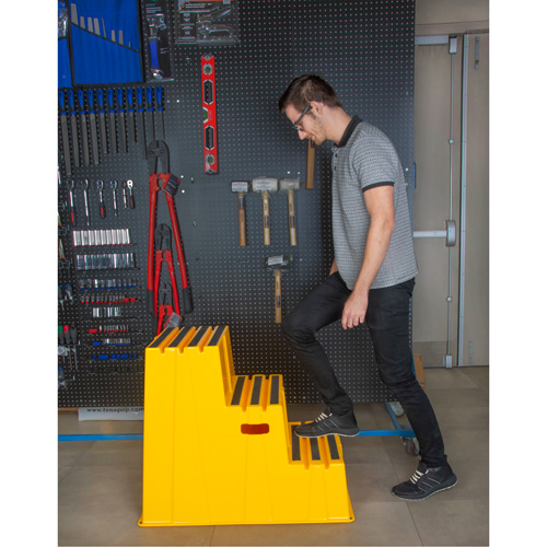 Escabeau industriel, 3 marches, 34-13/16" x 22-7/16" x Hauteur 28-1/2" Pryde Industrial Inc.