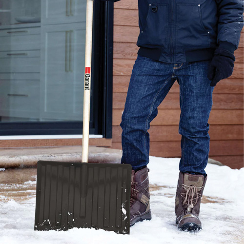 Nordic Snow Shovel, Polypropylene Blade, 17-3/4" Wide, D-Grip Handle Pryde Industrial Inc.