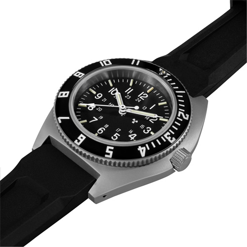 Montre Steel Navigator sur ensemble bracelet en caoutchouc noir de trois morceaux, Num&eacute;rique, &agrave; piles, 41 mm, Noir Pryde Industrial Inc.