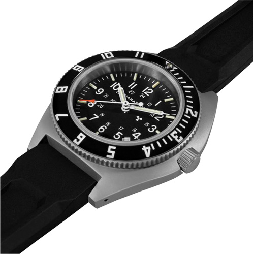 Montre Steel Navigator avec date sur ensemble bracelet en caoutchouc noir de trois morceaux, Num&eacute;rique, &agrave; piles, 41 mm, Noir Pryde Industrial Inc.