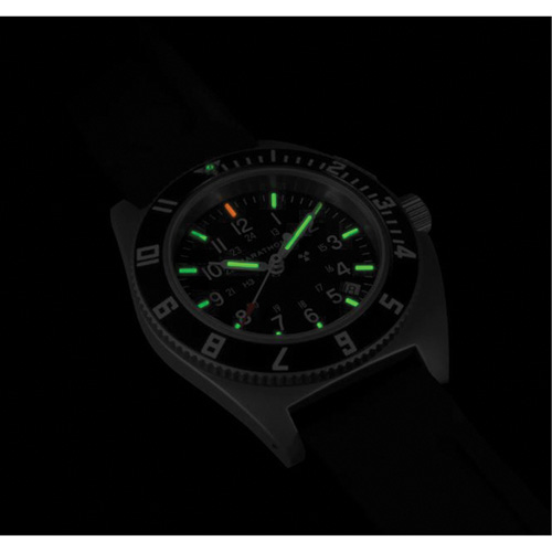 Montre Steel Navigator avec date sur ensemble bracelet en caoutchouc noir de trois morceaux, Num&eacute;rique, &agrave; piles, 41 mm, Noir Pryde Industrial Inc.