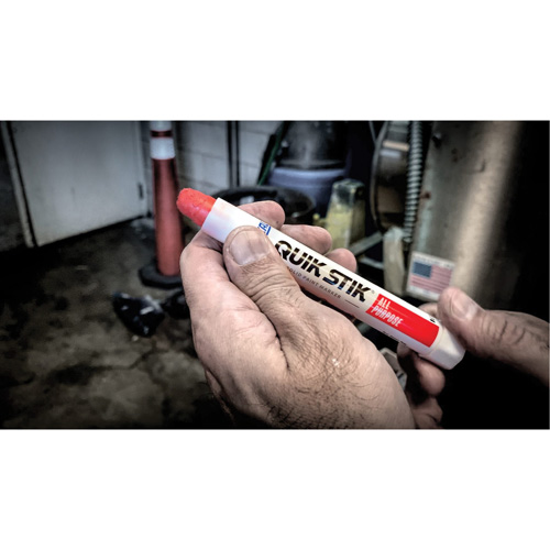 B&acirc;tons de peinture Quik Stik, Liquide, Rouge Pryde Industrial Inc.
