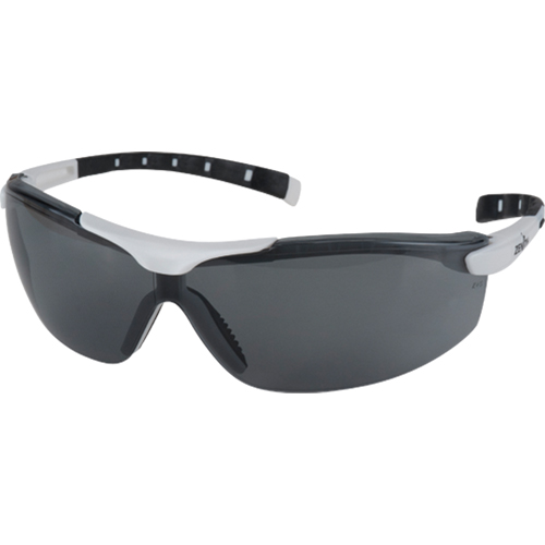 Lunettes de s&eacute;curit&eacute; s&eacute;rie Z1500, Lentille Grise/fum&eacute;e, Anti-&eacute;gratignures, R&eacute;pond ou surpasse la norme CSA Z94.3 Pryde Industrial Inc.