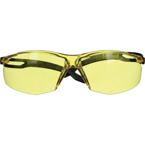 Lunettes de s&eacute;curit&eacute; s&eacute;rie 500 SecureFit, Lentille Ambr&eacute;e, Antibu&eacute;e/Anti-&eacute;gratignures, ANSI Z87+/R&eacute;pond ou surpasse la norme CSA Z94.3 Pryde Industrial Inc.