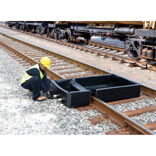 Ultra-Track Berm, 144 US gal. Capacity, 4' W x 6' L x 12" H, Foam Wall Pryde Industrial Inc.