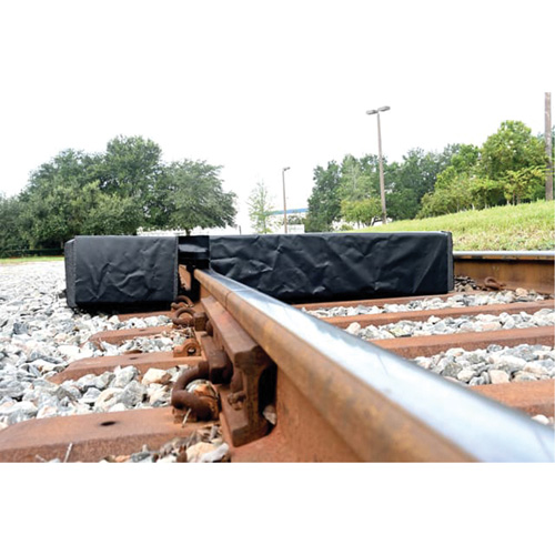 Ultra-Track Berm, 144 US gal. Capacity, 4' W x 6' L x 12" H, Foam Wall Pryde Industrial Inc.