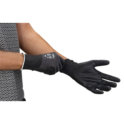 Gants &eacute;cologiques enduits et perm&eacute;ables &agrave; l'air, 9, R&ecirc;vetement Mousse de nitrile, Calibre 21, Enveloppe en Nylon/rPET Pryde Industrial Inc.