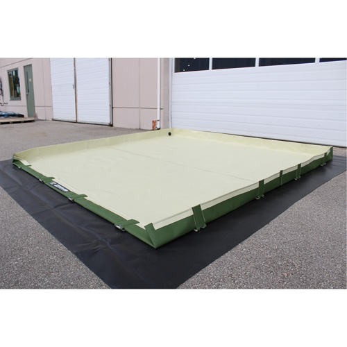 Berme de d&eacute;versement Insta-Berm Easy-Riser, Capacit&eacute; 239 gal. US, 8' la x 8' lo x 6" h, Support &agrave; charni&egrave;re Pryde Industrial Inc.