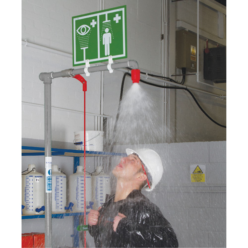 Douche combin&eacute;e avec cuvette ferm&eacute;e en ABS et entr&eacute;e sup&eacute;rieure, Socle Pryde Industrial Inc.