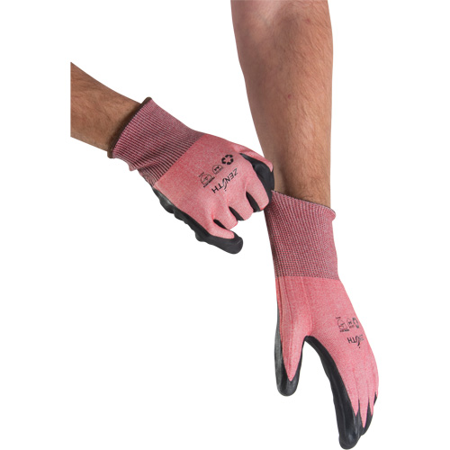 Gants &eacute;cologiques, l&eacute;gers, et r&eacute;sistants &agrave; la coupe, &agrave; haute dext&eacute;rit&eacute;, Taille 9, Calibre 18, Rev&ecirc;tement Mousse de nitrile, Enveloppe en Acier inoxydable/PEHP/rPET, ASTM ANSI niveau A4 Pryde Industrial Inc.