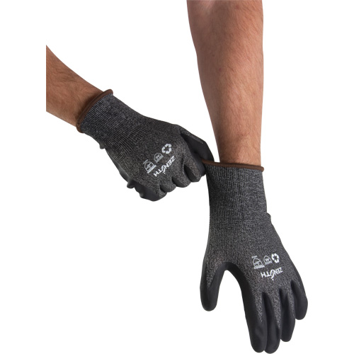 Gants &eacute;cologiques, l&eacute;gers, et r&eacute;sistants &agrave; la coupe, &agrave; haute dext&eacute;rit&eacute;, Taille 10, Calibre 21, Rev&ecirc;tement Mousse de nitrile, Enveloppe en Acier inoxydable/PEHP/rPET, ASTM ANSI niveau A5 Pryde Industrial Inc.