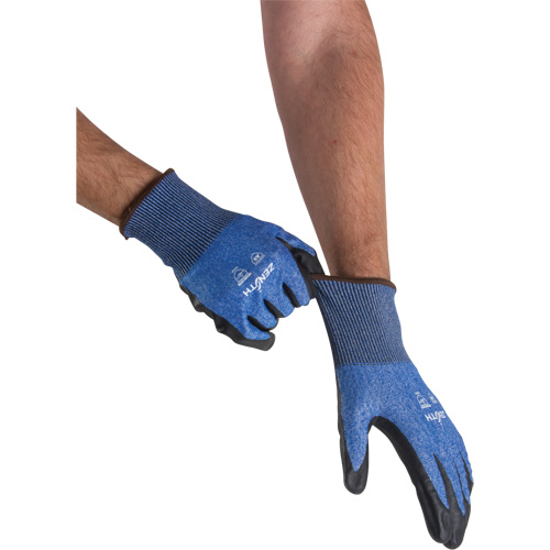 Gants l&eacute;gers et haute dext&eacute;rit&eacute; r&eacute;sistants &agrave; la coupe, Taille 9, Calibre 18, Rev&ecirc;tement Mousse de nitrile, Enveloppe en Acier inoxydable/PEHP/Tungst&egrave;ne, ASTM ANSI niveau A9 Pryde Industrial Inc.