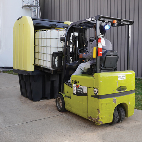 Palette anti-d&eacute;versement jaune &agrave; couvercle rigide roulant, 65" lo x 65" la x 101" h, Capacit&eacute; de charge 5000 lb Pryde Industrial Inc.