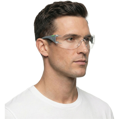 Lunettes de s&eacute;curit&eacute; gris/vert Adapt Lite, Lentille Transparent, Antibu&eacute;e/Anti-&eacute;gratignures, ANSI Z87+/R&eacute;pond ou surpasse la norme CSA Z94.3 Pryde Industrial Inc.