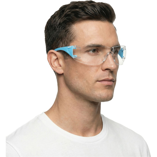 Lunettes de s&eacute;curit&eacute; bleu/blanc Adapt Lite, Lentille Transparent, Antibu&eacute;e/Anti-&eacute;gratignures, ANSI Z87+/R&eacute;pond ou surpasse la norme CSA Z94.3 Pryde Industrial Inc.