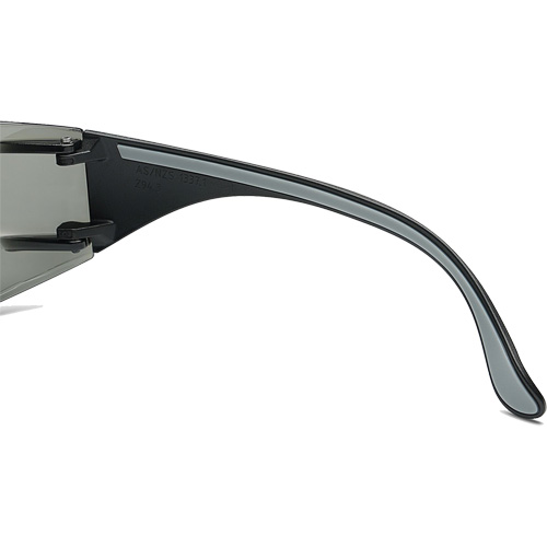 Lunettes de s&eacute;curit&eacute; Adapt Lite, Lentille Fum&eacute;e, Antibu&eacute;e/Anti-&eacute;gratignures, ANSI Z87+/R&eacute;pond ou surpasse la norme CSA Z94.3 Pryde Industrial Inc.