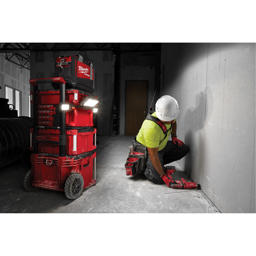 Lampe/chargeur M18 Packout, DEL, 3000 lumens Pryde Industrial Inc.