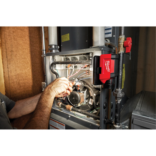 Projecteur &agrave; faisceau large pour entretien et r&eacute;paration avec chargeur USB M12 Rover, DEL, 700 lumens Pryde Industrial Inc.