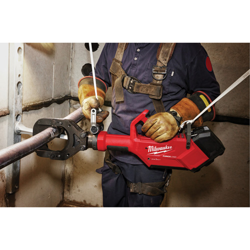Coupe-c&acirc;ble pour c&acirc;bles souterrains de 5" M18 FORCE LOGIC avec t&eacute;l&eacute;commande sans fil Pryde Industrial Inc.