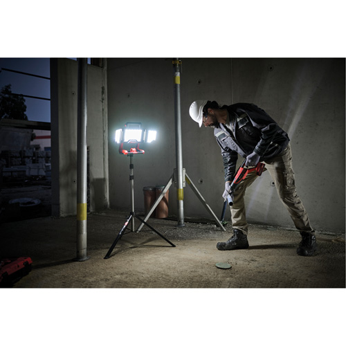 Lampe de travail &agrave; DEL professionnelle &agrave; panneaux pliants lumens sans fil 18V sur tr&eacute;pied, DEL, 3600 lumens Pryde Industrial Inc.