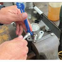 Outil de d&eacute;connexion de conduite de carburant &agrave; profil bas de 5/16 po et 3/8 po pour Ford Pryde Industrial Inc.