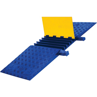 Protecteur de c&acirc;ble ADA/DDA robuste Yellow Jacket, 5 canaux, 18" lo x 50" la x 1,875" h Pryde Industrial Inc.