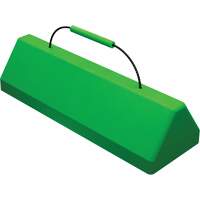 Cale de roue pour avion Checkers Safety SafeRay avec poign&eacute;e &agrave; c&acirc;ble, Ur&eacute;thane, Vert fluorescent, 24" la x 8" p x 6" h Pryde Industrial Inc.