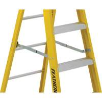 Industrial Heavy-Duty Stepladders (6900 Series), 4', Fibreglass, 300 lbs. Capacity, Type 1A Pryde Industrial Inc.