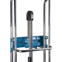 Gerbeur hydraulique &agrave; plateforme, M&eacute;canisme Pompe au pied, Capacit&eacute; de 880 lb, Levage max de 60" Pryde Industrial Inc.