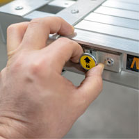 Planche de travail t&eacute;lescopique, 204" la x 12" pr, Capacit&eacute; de 250 lb, D&eacute;mont&eacute; Pryde Industrial Inc.