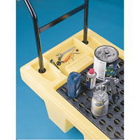 Chariots Poly-Spillcart, 66,5" lo x 29" la x 43,9" h, Cap. de d&eacute;versement 57 gal. US Pryde Industrial Inc.