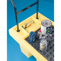 Chariots Poly-Spillcart, 66,5" lo x 29" la x 43,9" h, Cap. de d&eacute;versement 57 gal. US Pryde Industrial Inc.