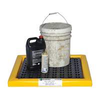 Feuilles Poly-Spillpad, 24" lo x 24" la x 2" h, Cap. de d&eacute;versement 2 gal. US Pryde Industrial Inc.