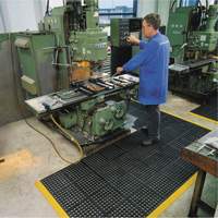 Tapis antifatigue &agrave; imbrication Cushion-Ease 550, &agrave; fentes, 3' x 3' x 3/4", Noir, Caoutchouc Pryde Industrial Inc.