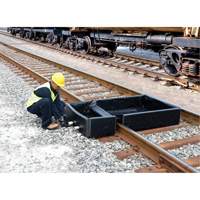 Ultra-Track Berm, 144 US gal. Capacity, 4' W x 6' L x 12" H, Foam Wall Pryde Industrial Inc.